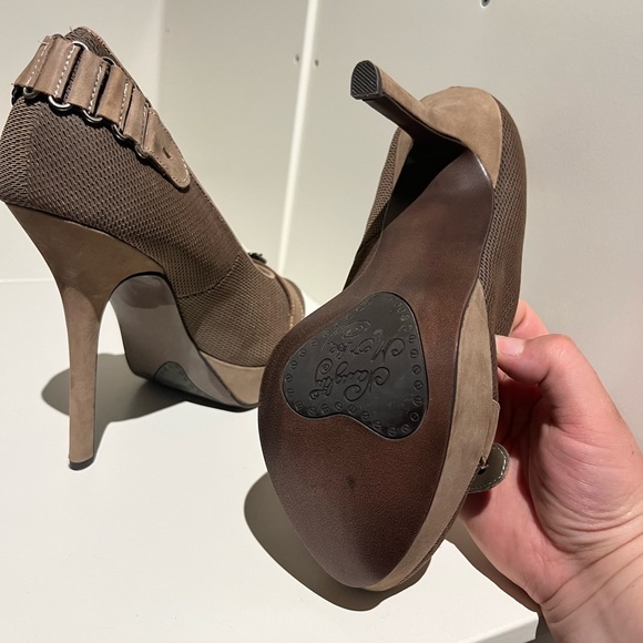 NWOT Platform Heels - Picture 3 of 3